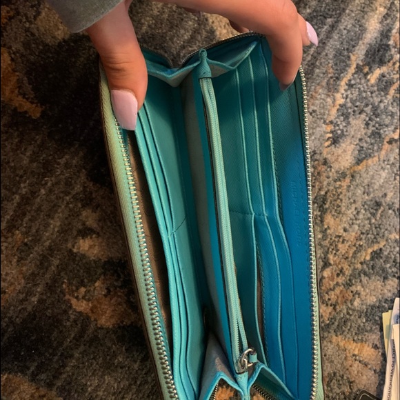 Michael Kors wallet - Picture 2 of 3